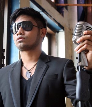 gambar Rayen Pono Kau Anggap Mati image gambar Rayen Pono Kau Anggap Mati image