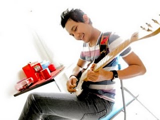 gambar Sandy Canester Lelaki Dungu image gambar Sandy Canester Lelaki Dungu image