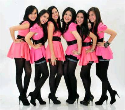 gambar Tina Toon Cinta Buta (feat. The Girls) image gambar Tina Toon Cinta Buta (feat. The Girls) image